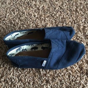 Navy toms